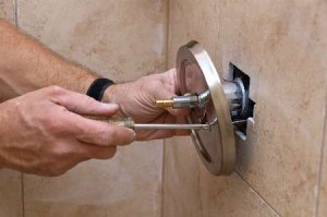 Walnut Creek plumbing team member repairing bathtub leaks by replacing the control valve assembly